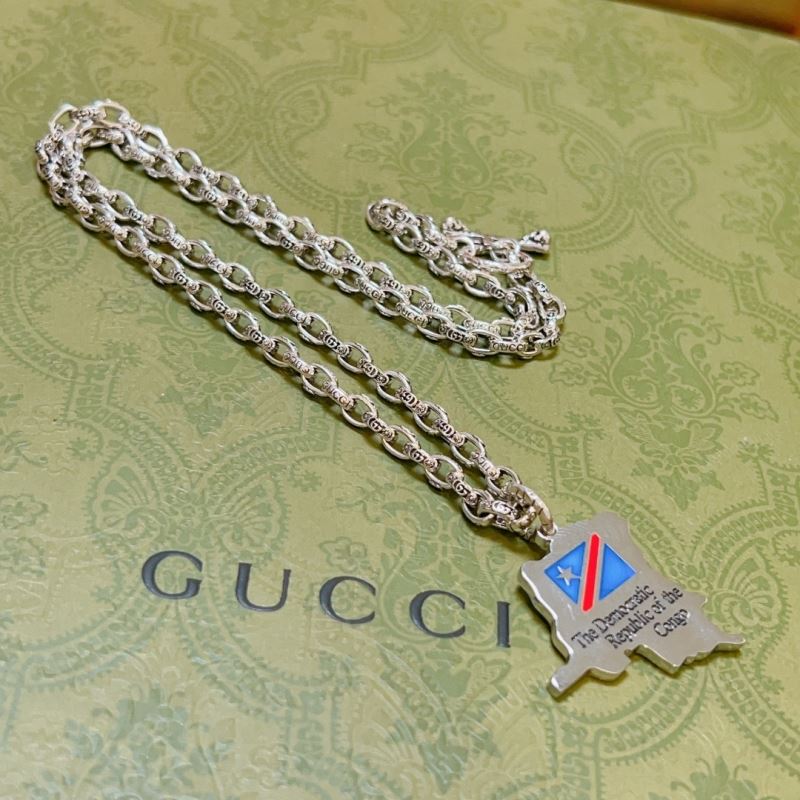 G*u*i necklaces
